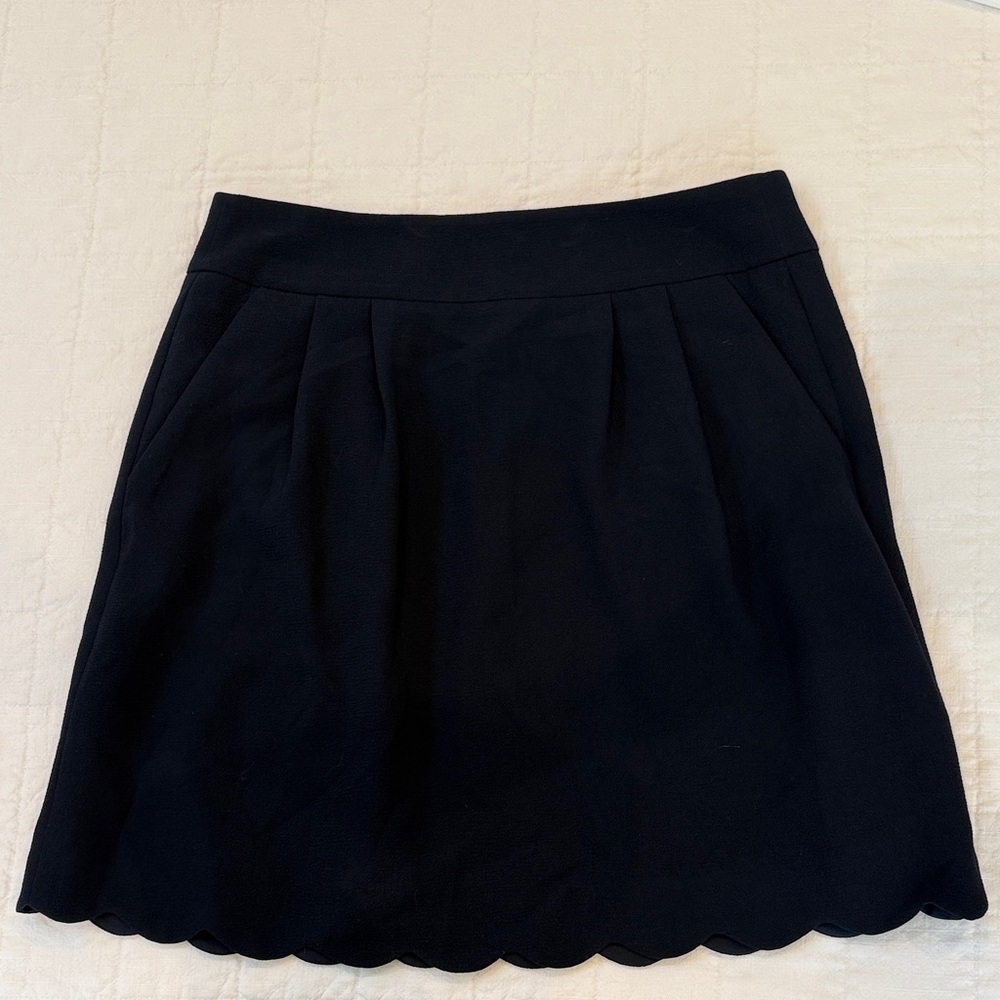 Loft skirt with scallop hem